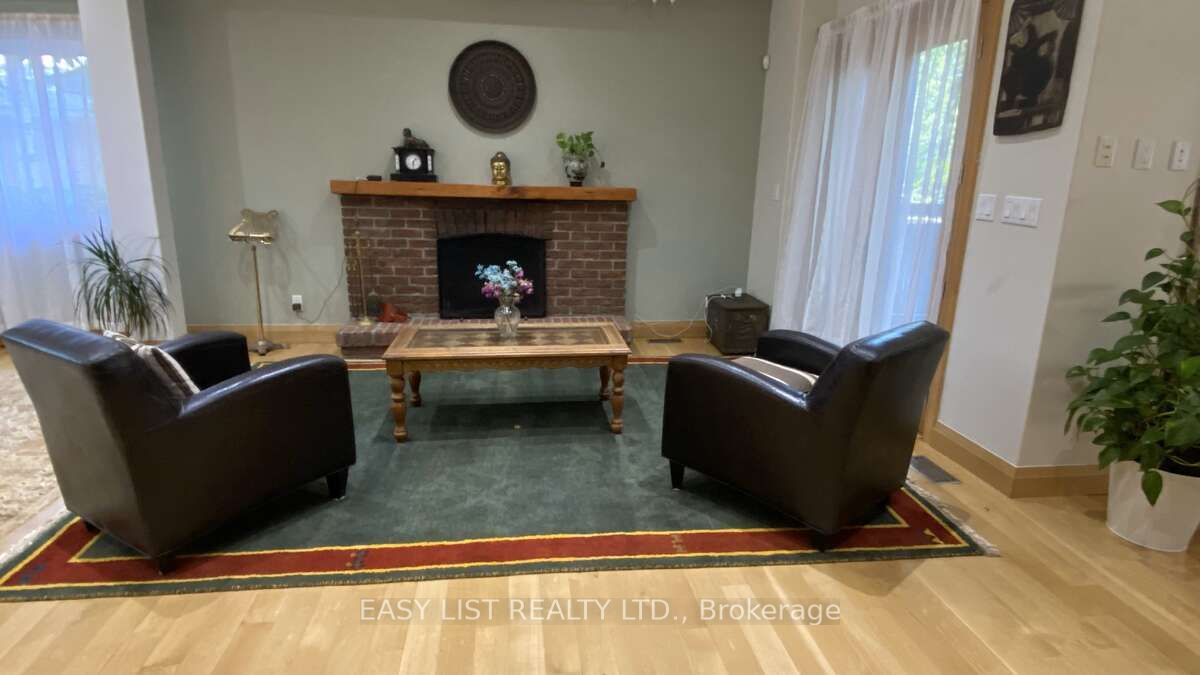 98 Burbank Drive Property Photo 14