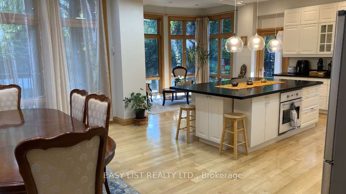 98 Burbank Drive Property Photo 16