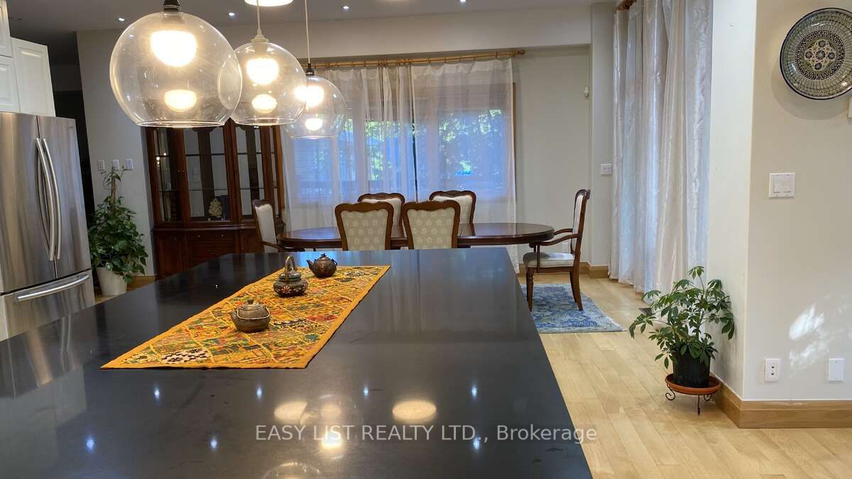 98 Burbank Drive Property Photo 17