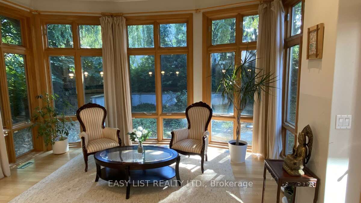 98 Burbank Drive Property Photo 18