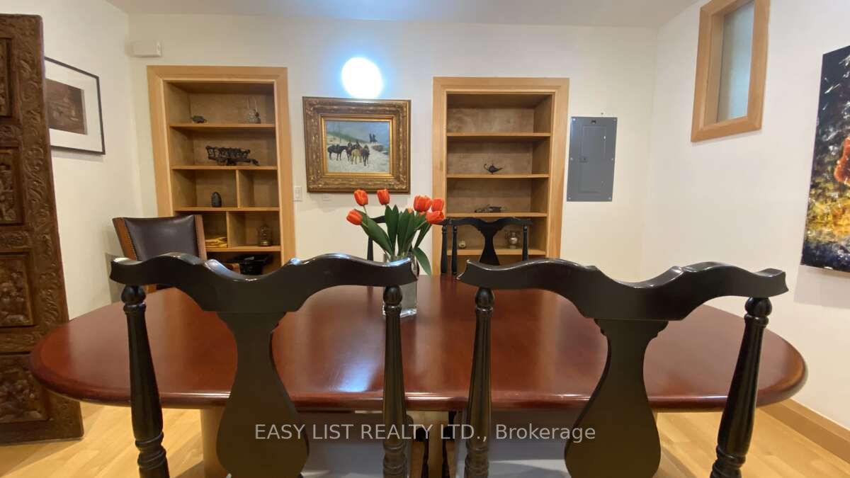 98 Burbank Drive Property Photo 21