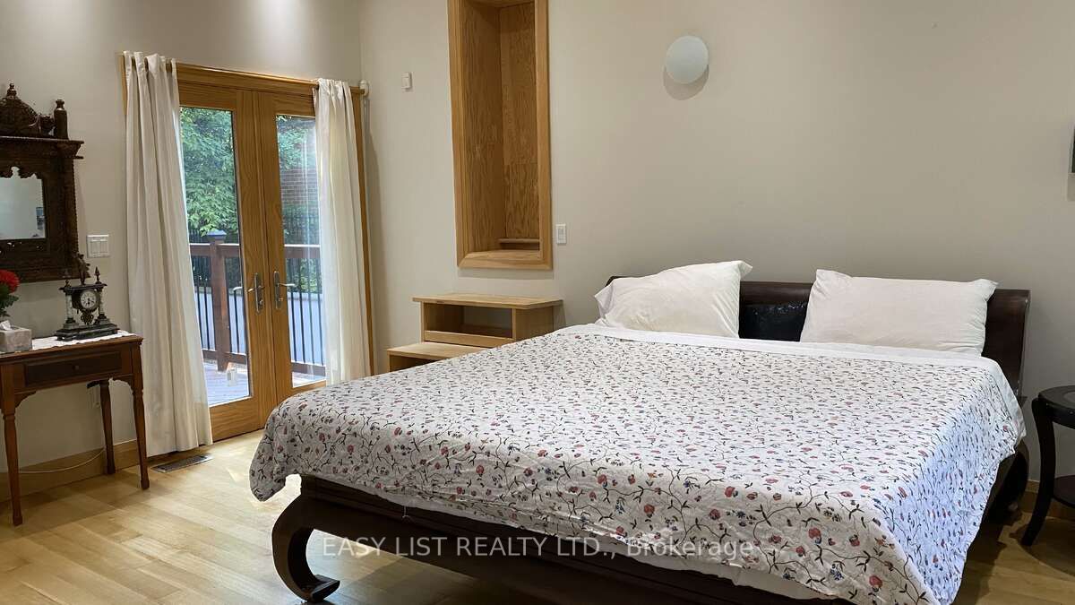 98 Burbank Drive Property Photo 22