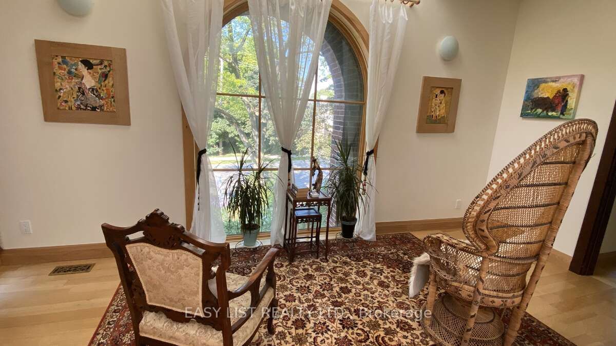 98 Burbank Drive Property Photo 26