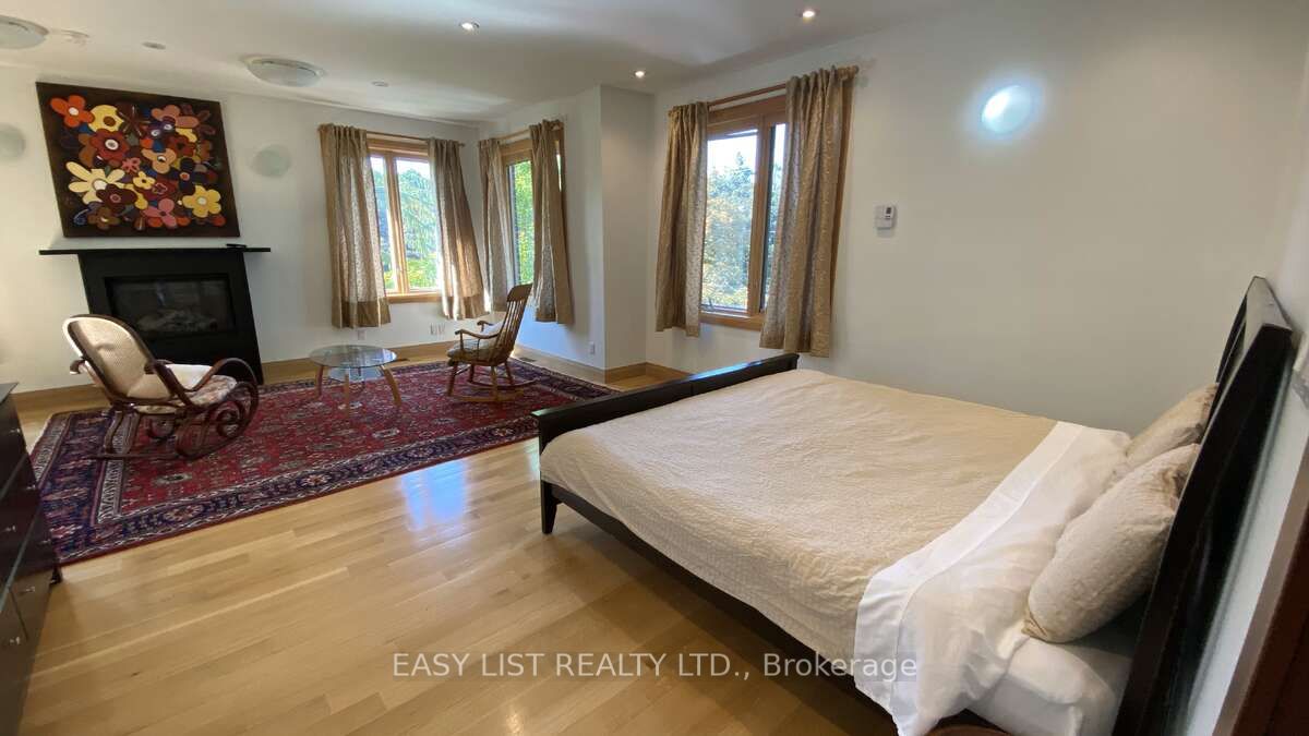 98 Burbank Drive Property Photo 28