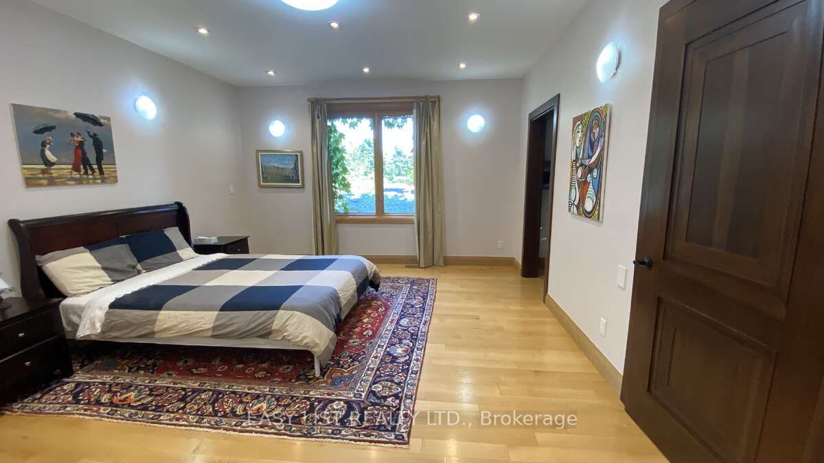 98 Burbank Drive Property Photo 32