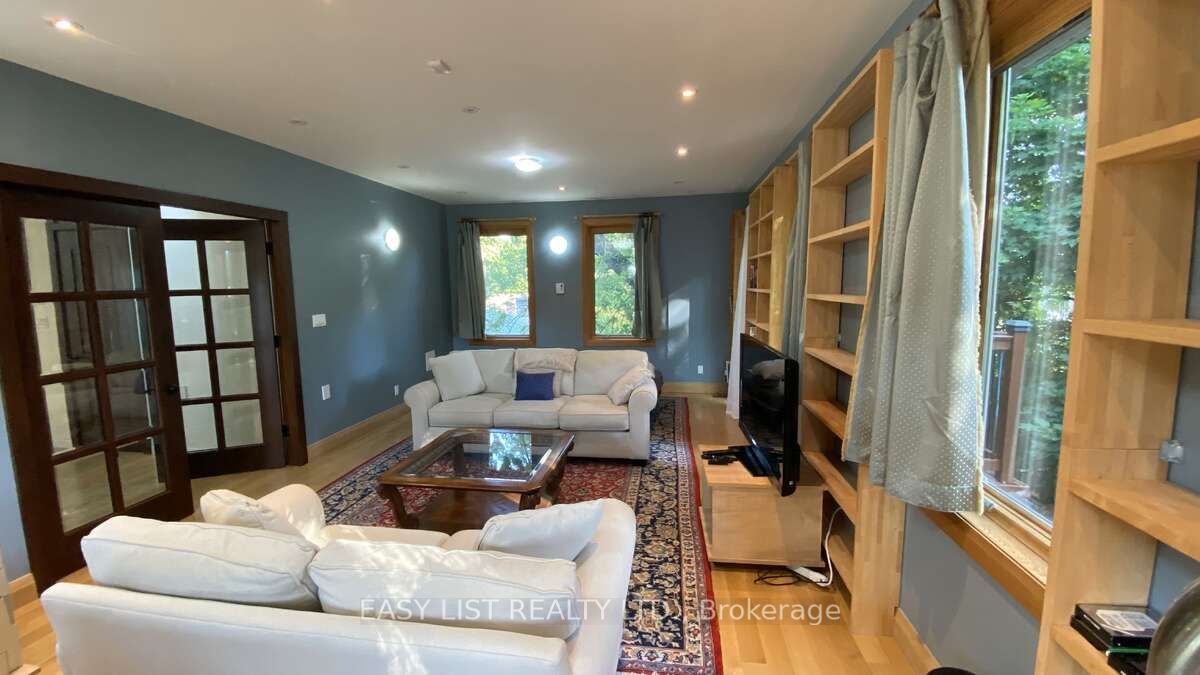 98 Burbank Drive Property Photo 36