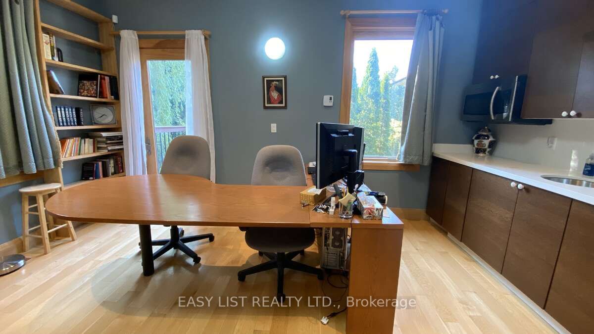 98 Burbank Drive Property Photo 37