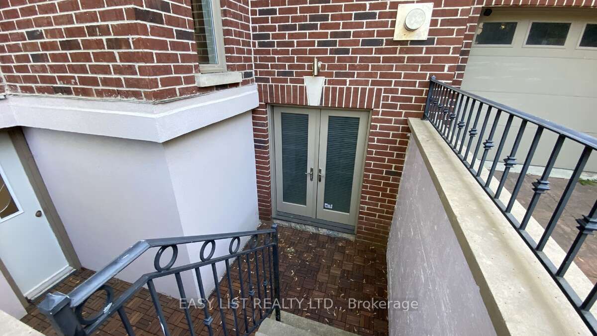 98 Burbank Drive Property Photo 38