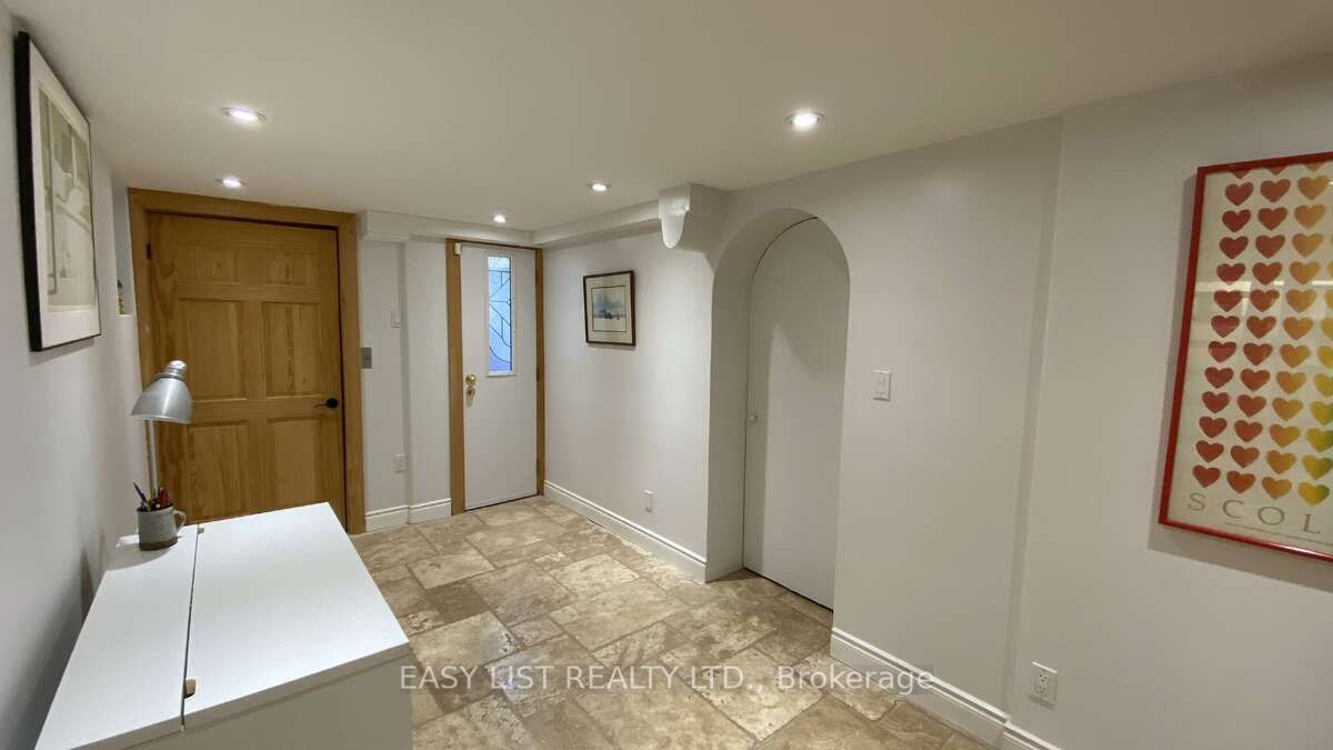 98 Burbank Drive Property Photo 39