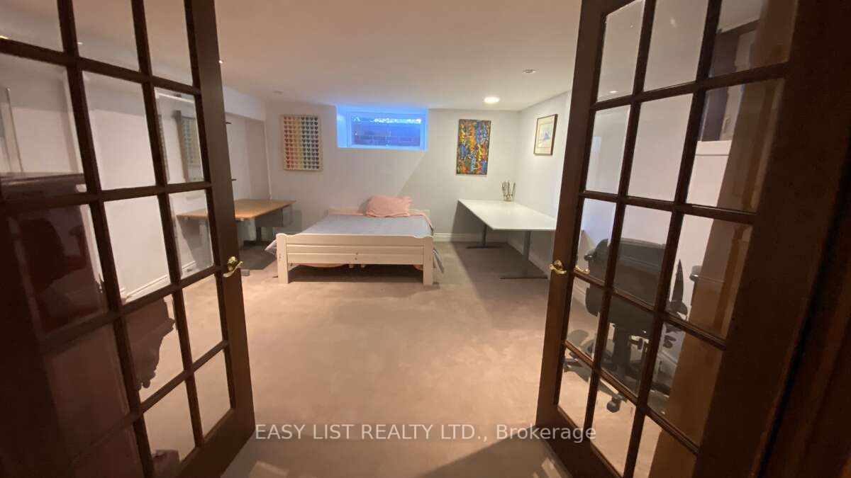 98 Burbank Drive Property Photo 43