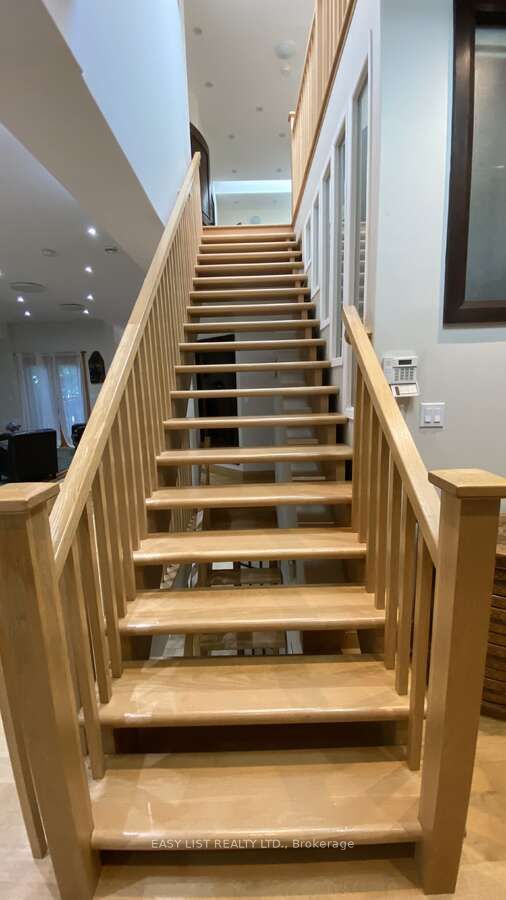 98 Burbank Drive Property Photo 44