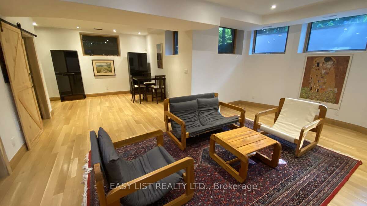 98 Burbank Drive Property Photo 45