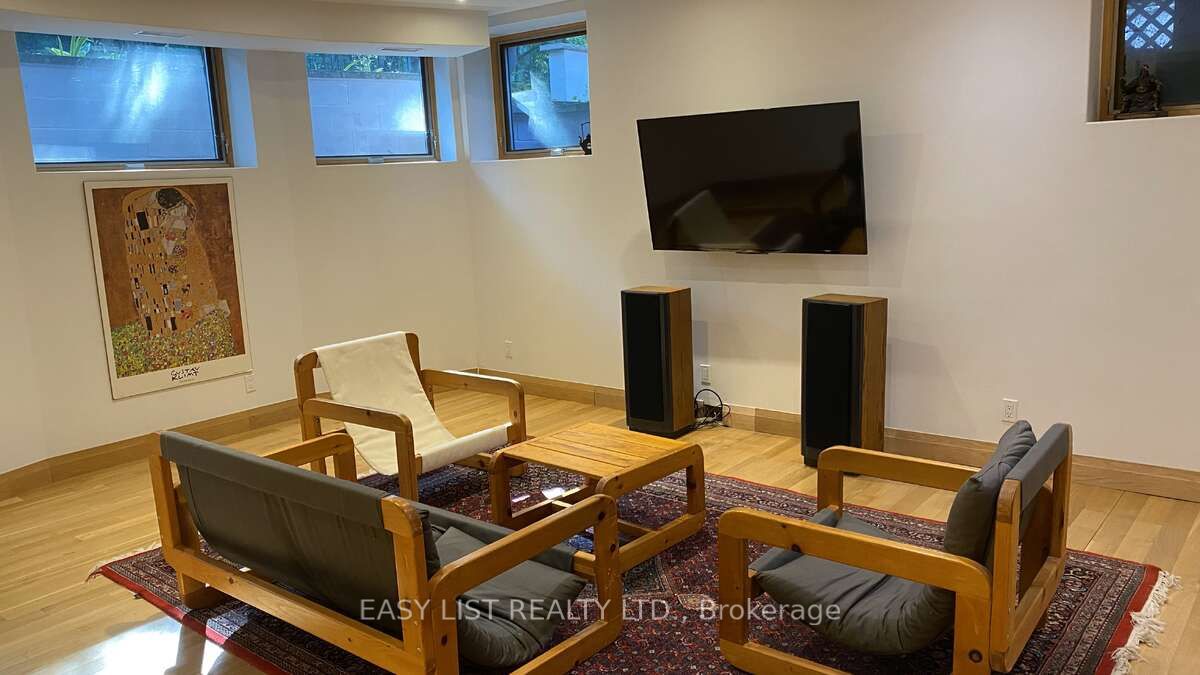 98 Burbank Drive Property Photo 46