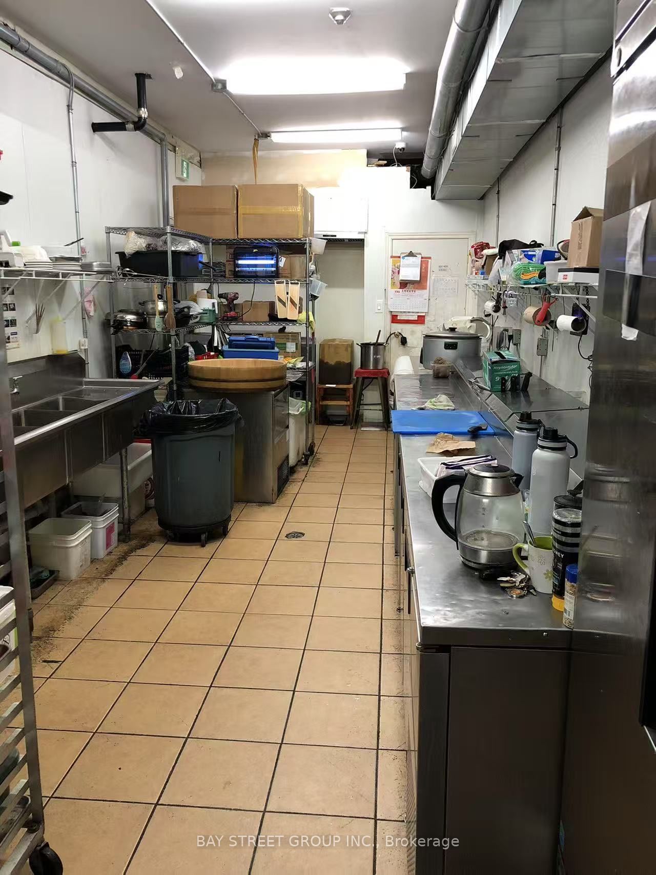 285 College Street Property Photo 8