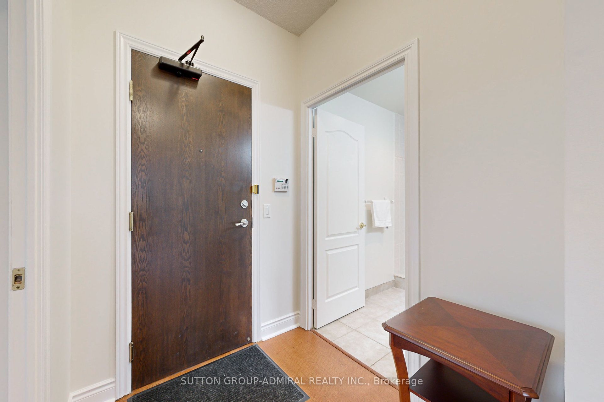 1101 Leslie Street 1502 Property Photo 4