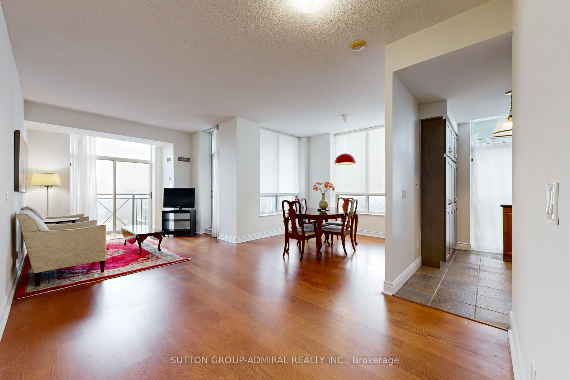 1101 Leslie Street 1502 Property Photo 6