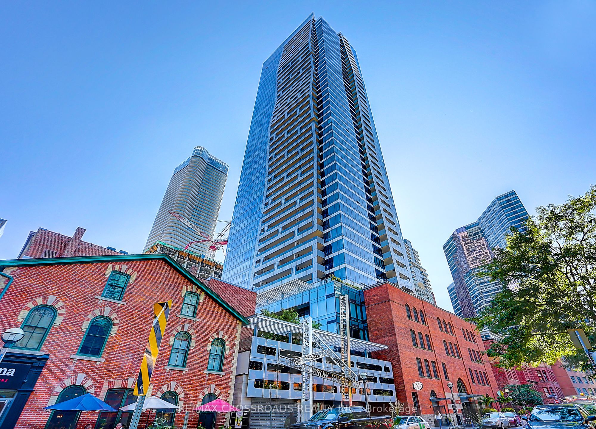 #1604 - 5 St Joseph Street Property Photo 1