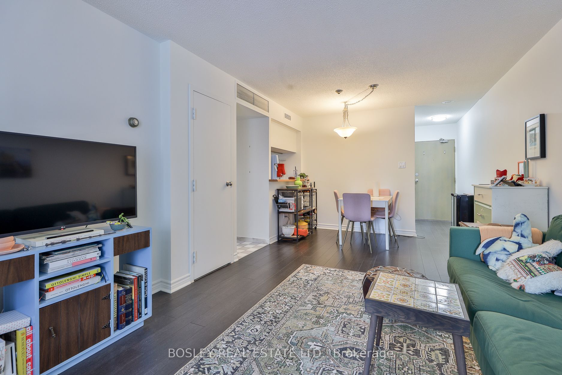 1001 Bay Street 1008 Property Photo 4