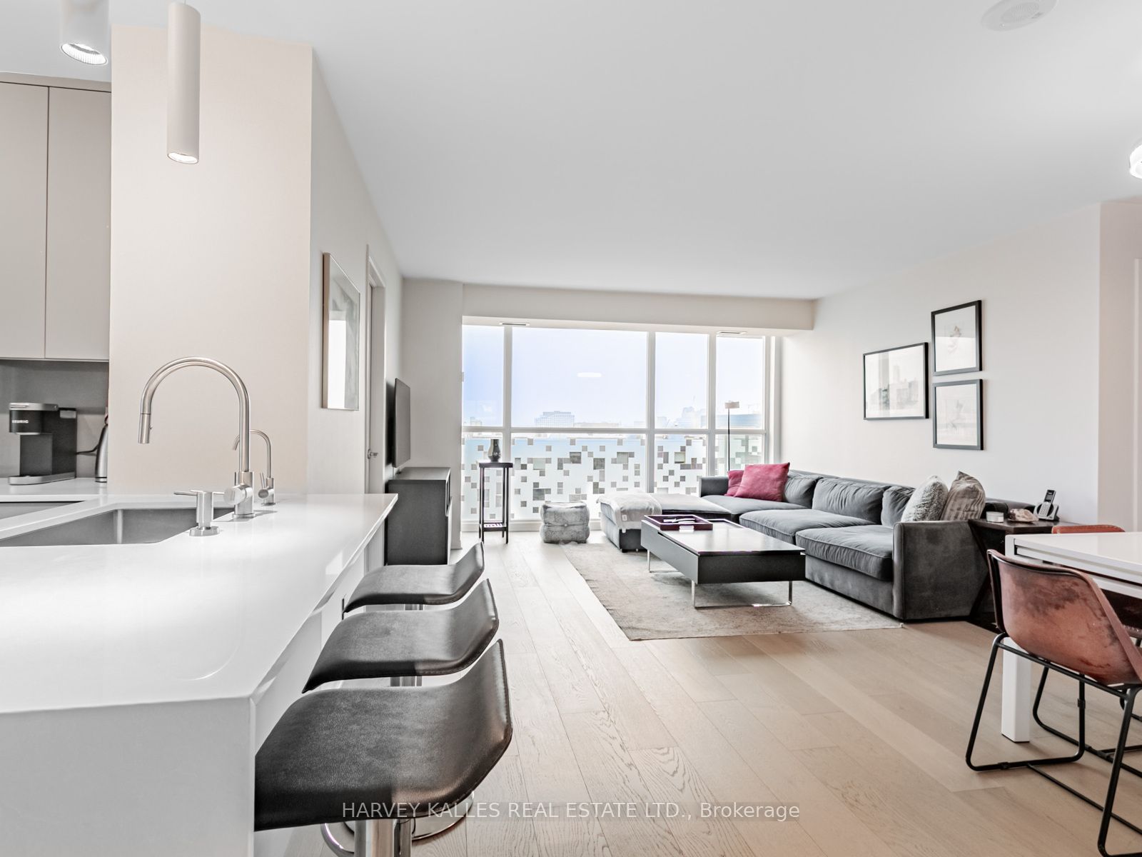 #1610 - 96 St Patrick Street Property Photo 1