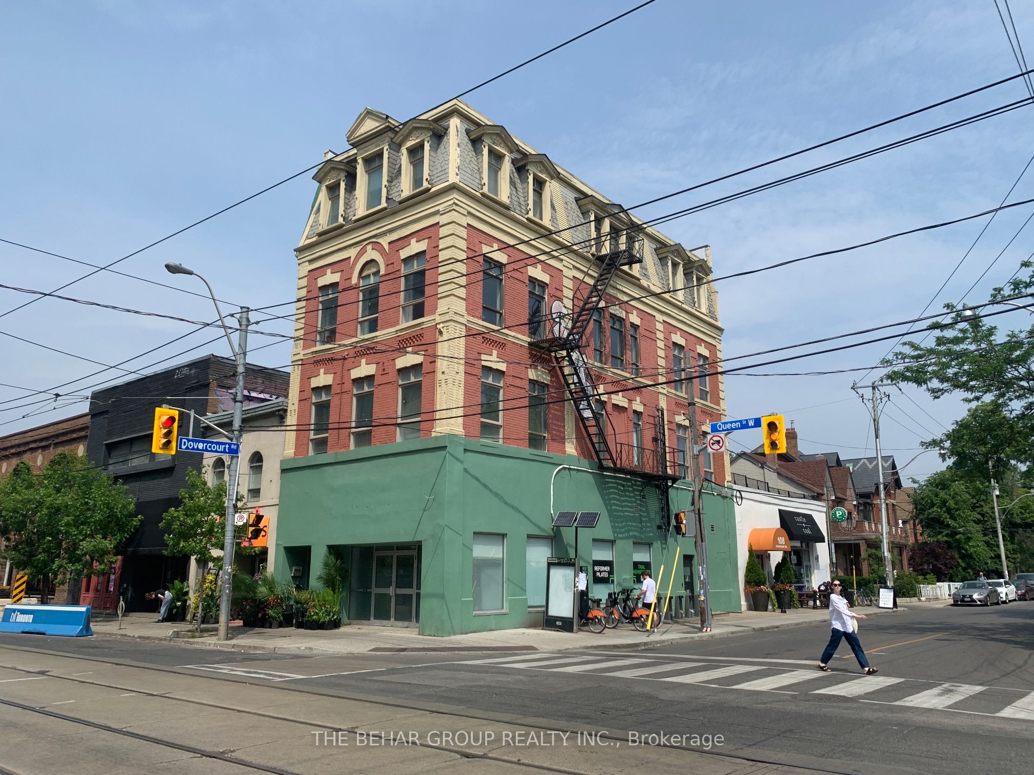 1092 Queen Street Property Photo 1