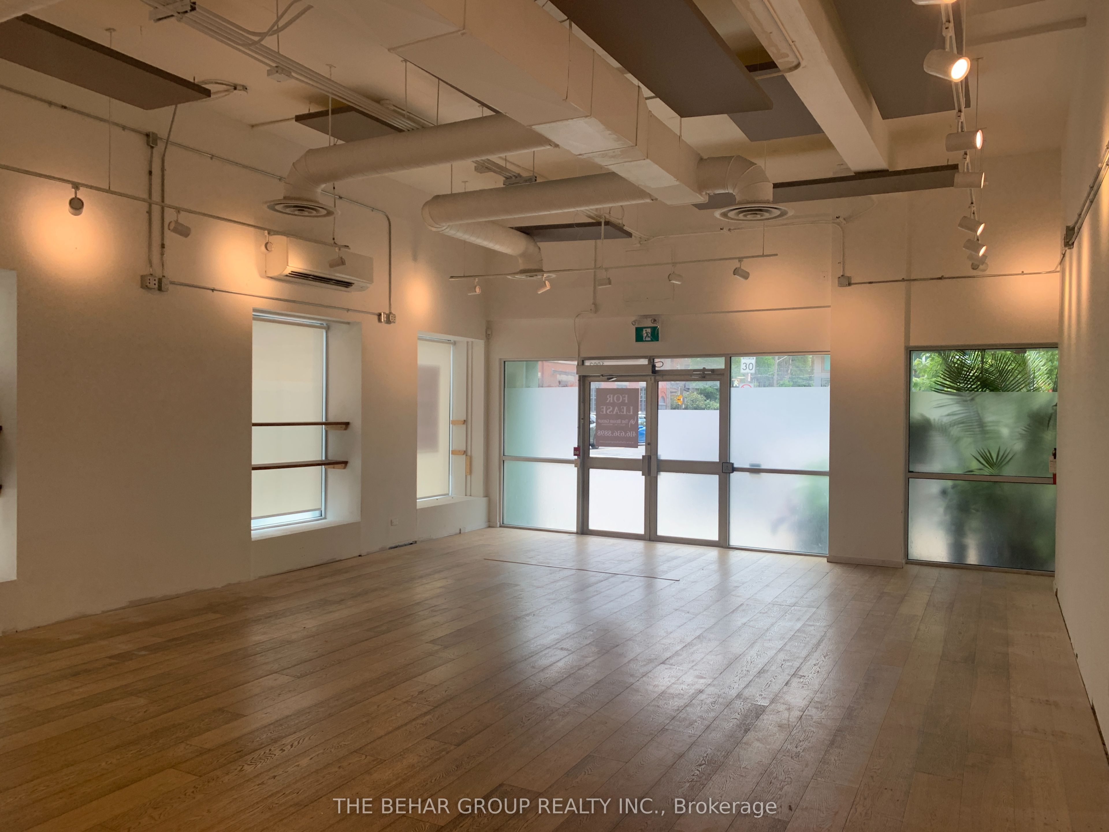 1092 Queen Street W Property Photo 6