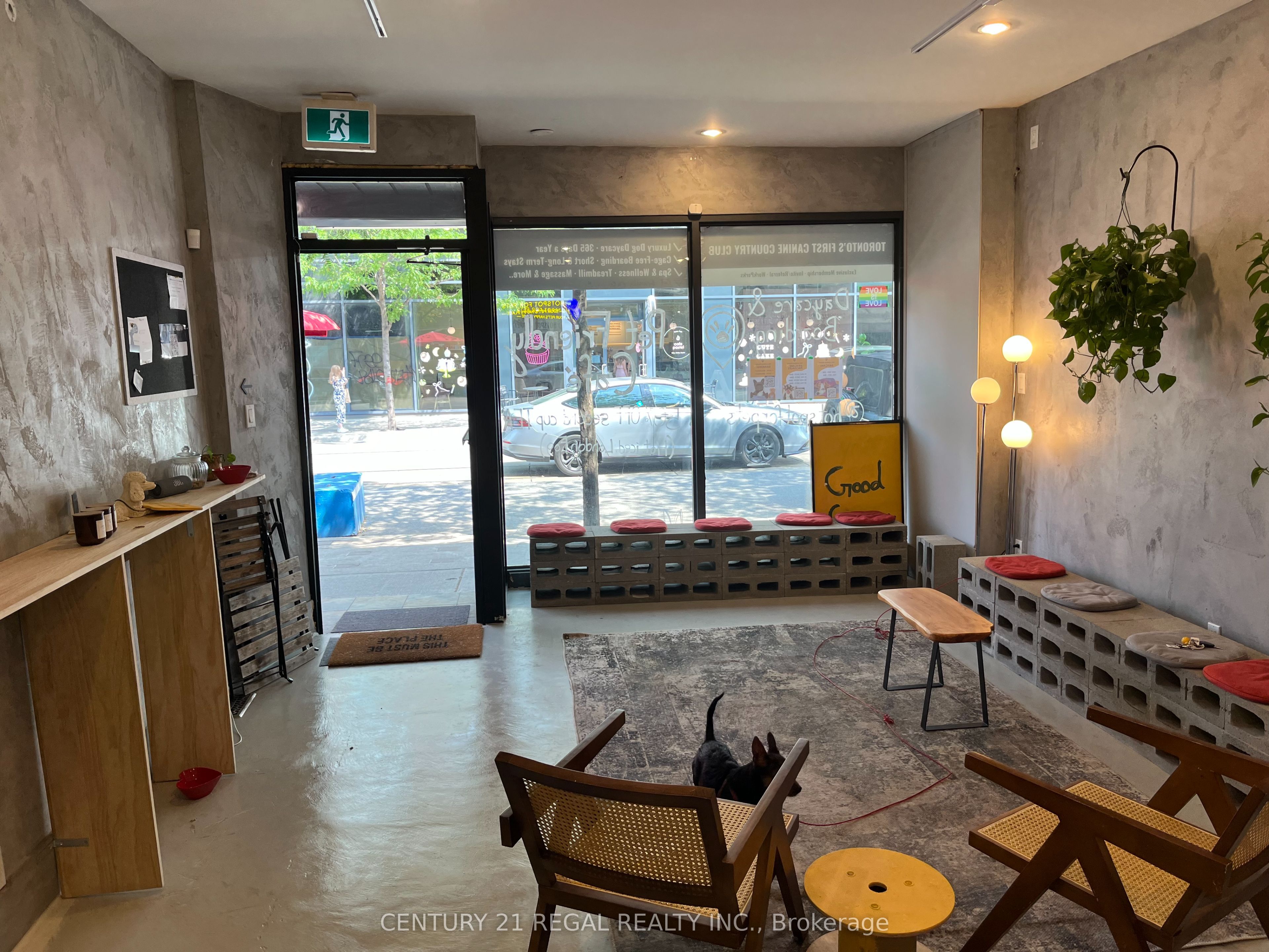 867 Dundas Street Property Photo 2