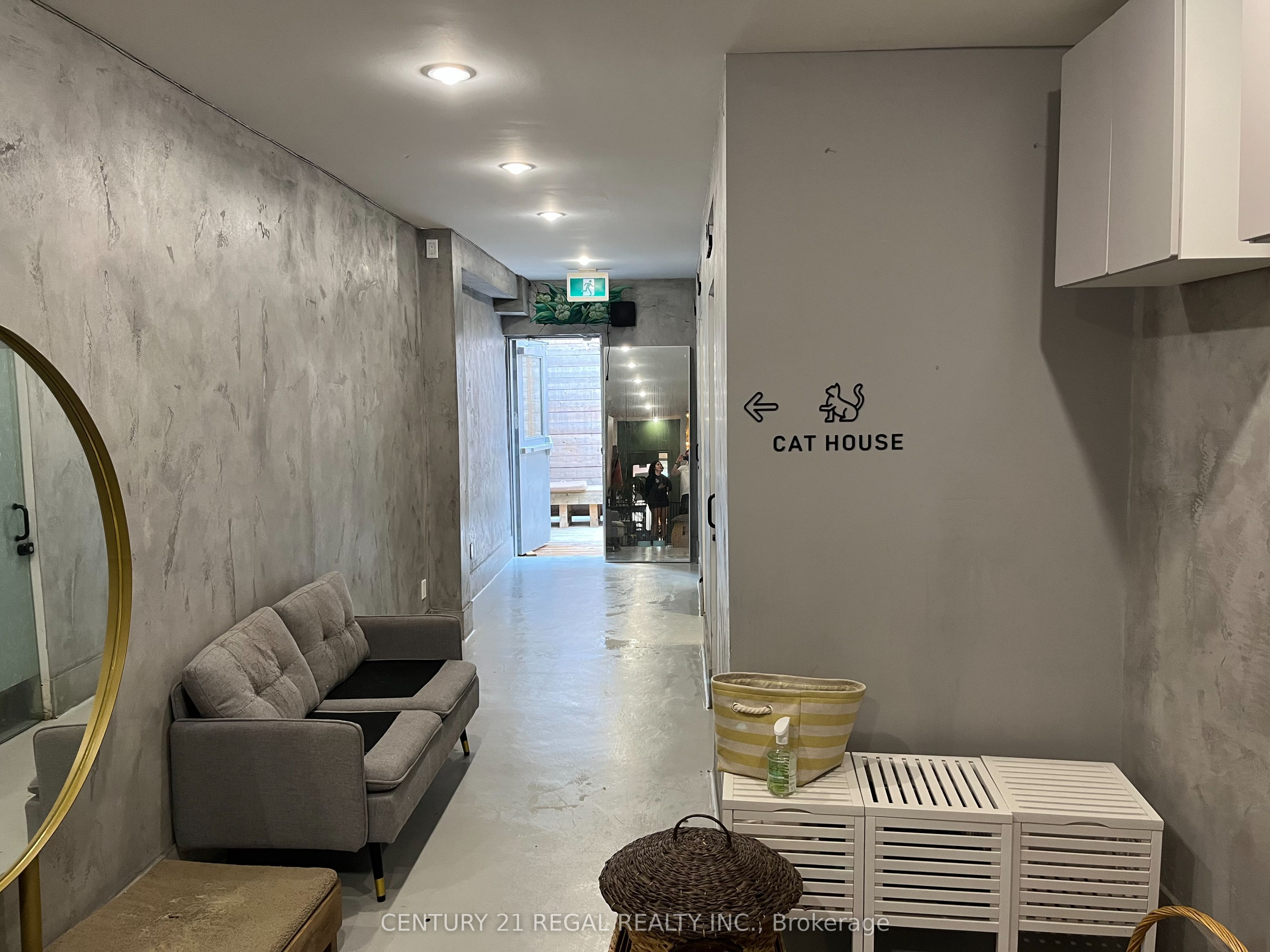 867 Dundas Street Property Photo 4