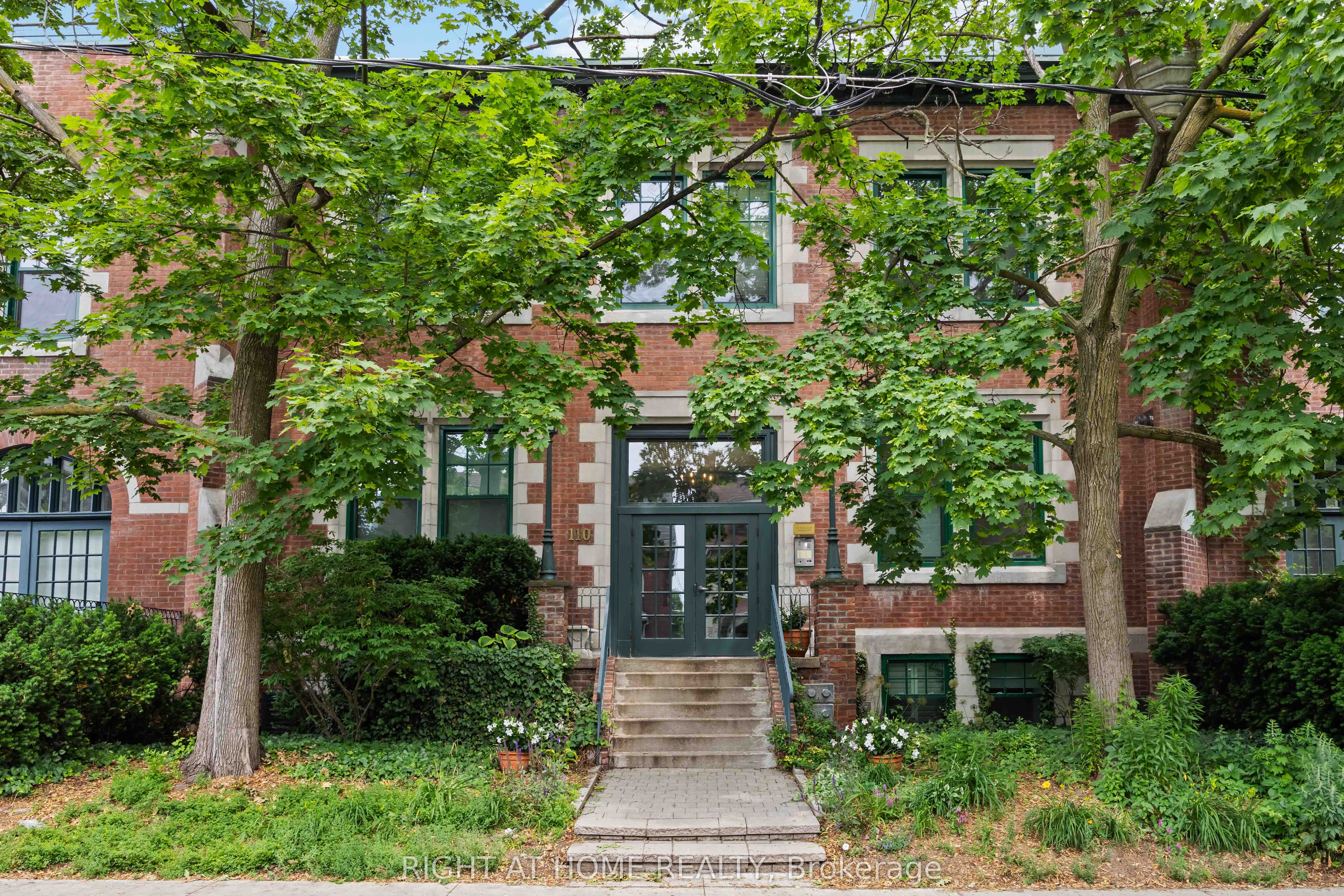 #202 - 110 Hepbourne Street Property Photo 1