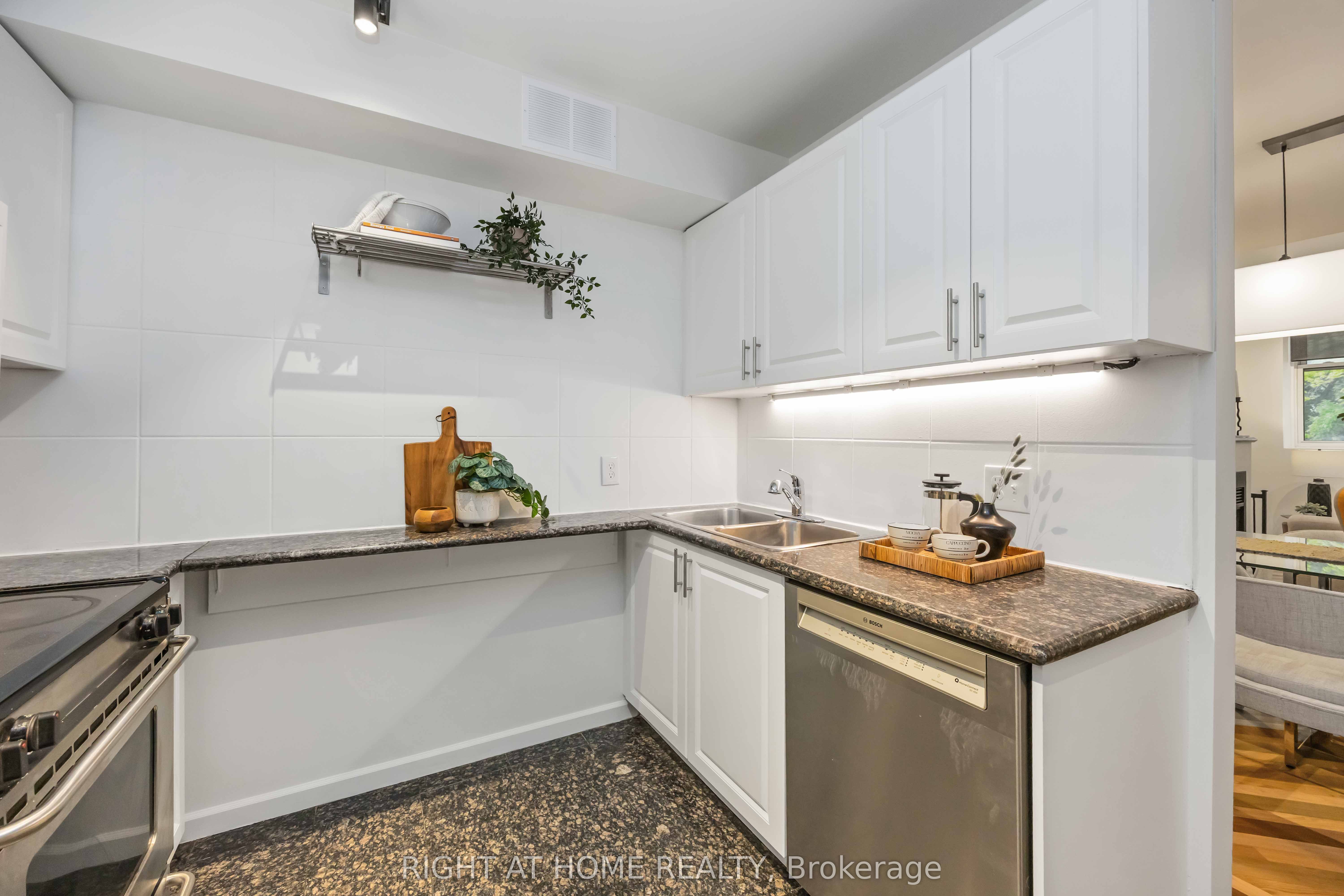 #202 - 110 Hepbourne Street Property Photo 9