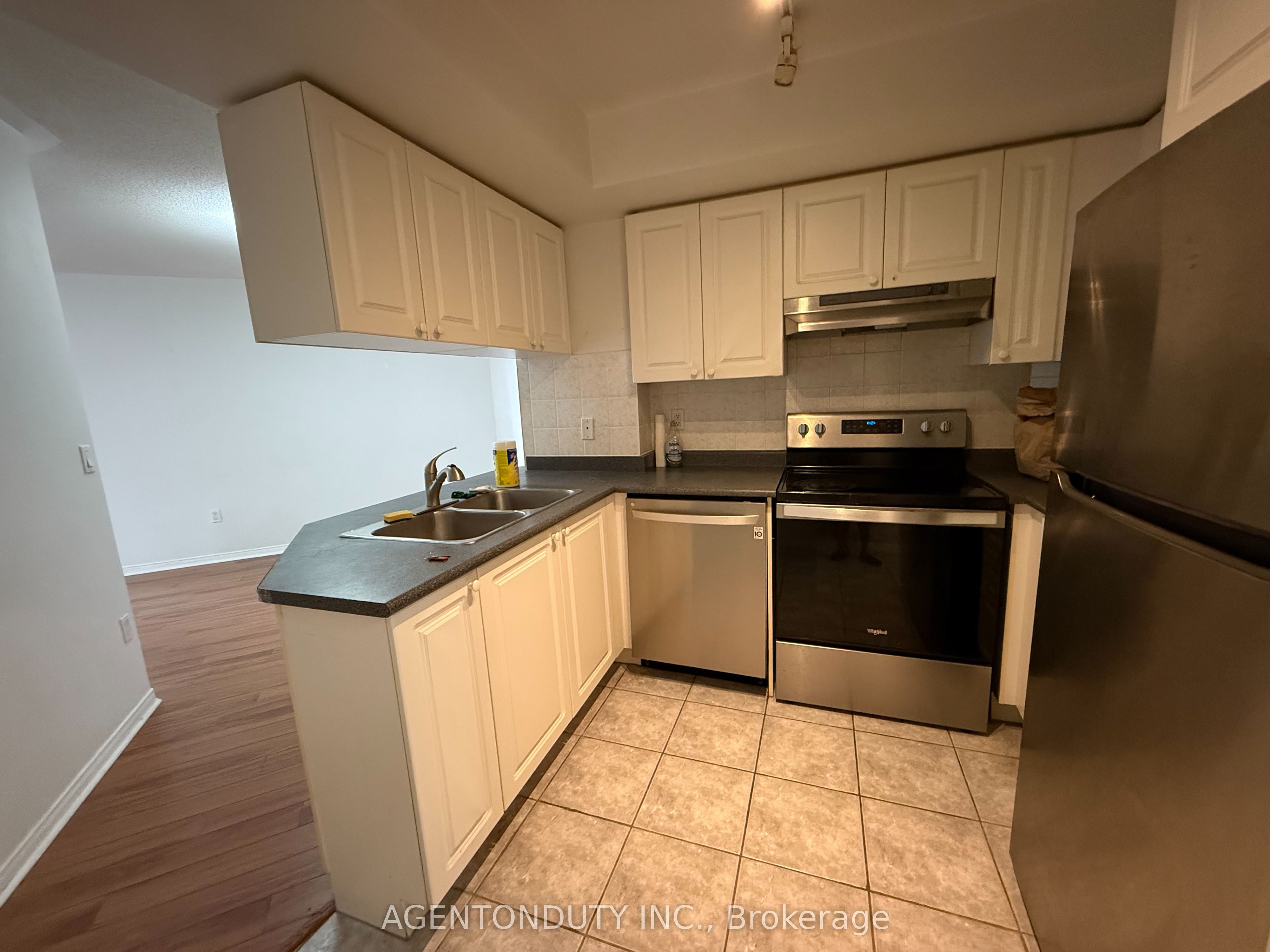 909 Bay Street 607 Property Photo 11