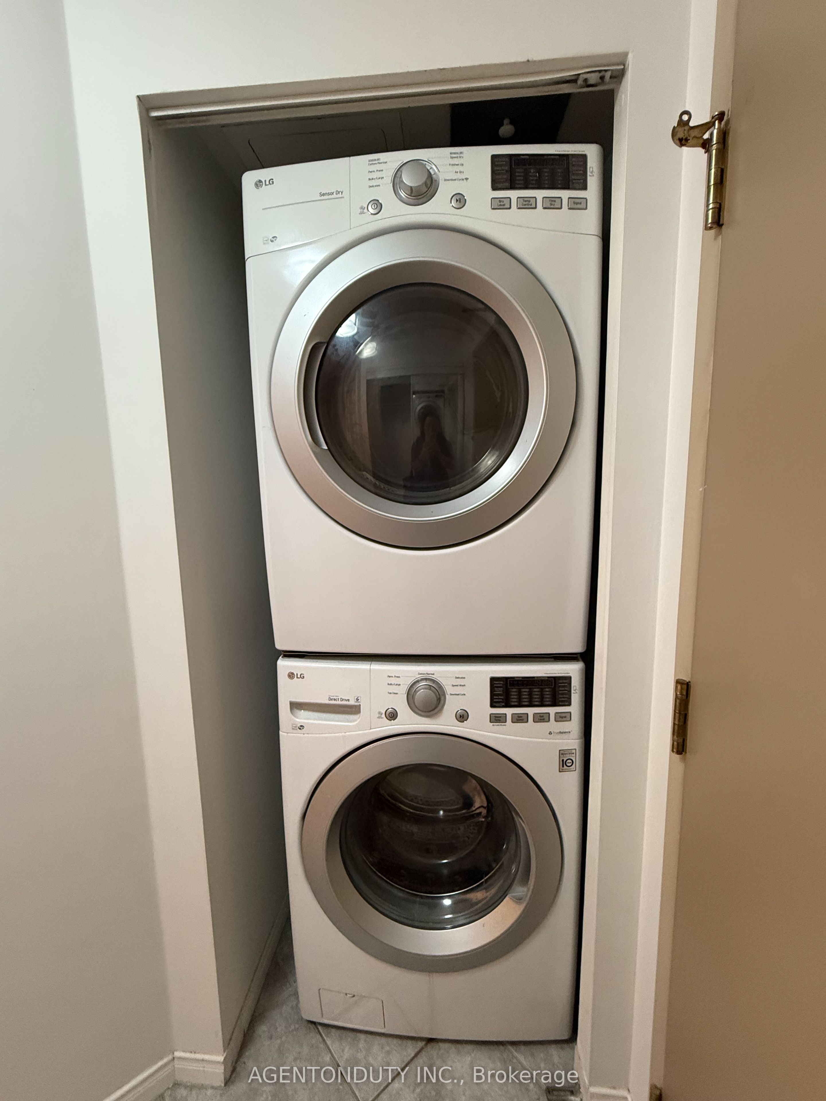 909 Bay Street 607 Property Photo 12