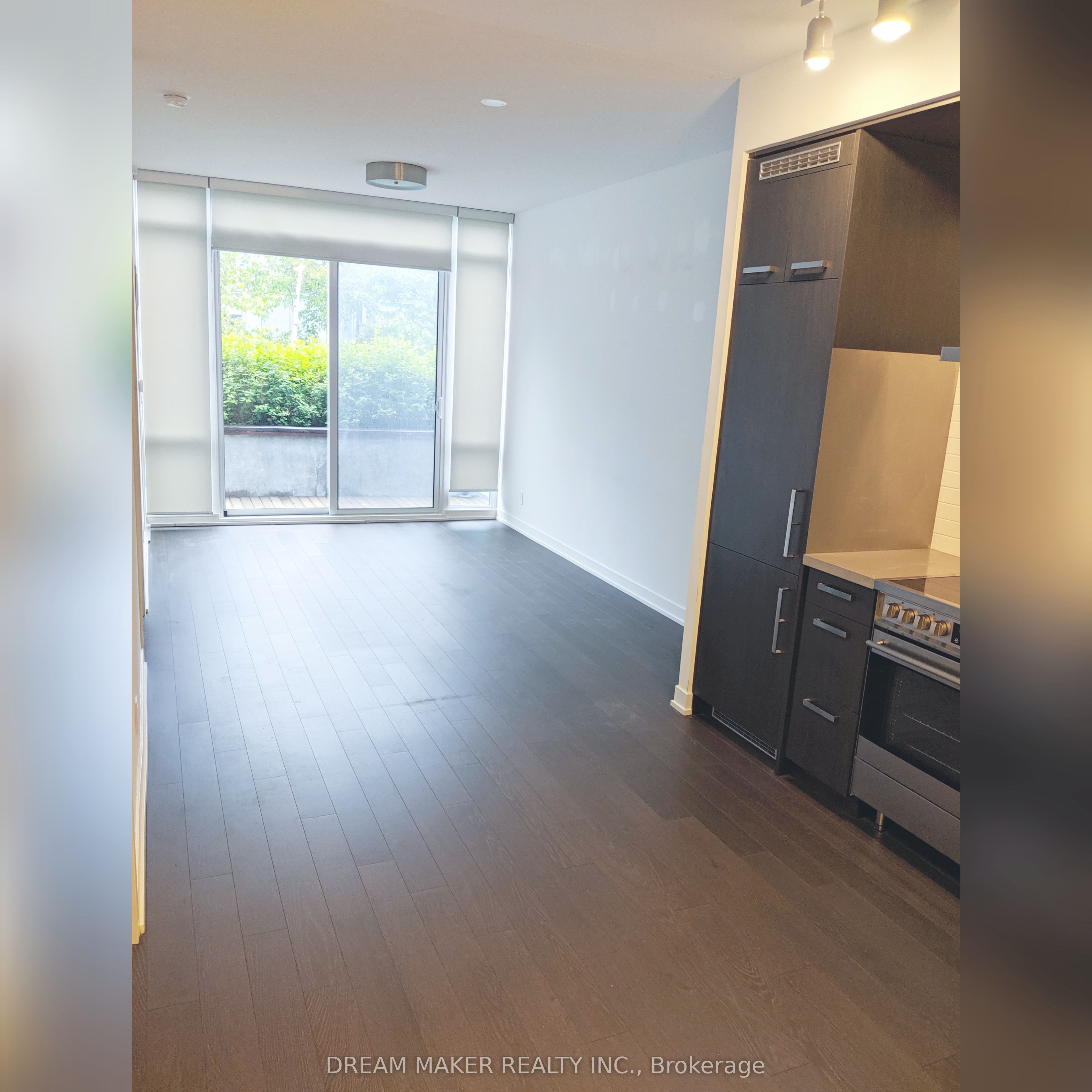 455 Front Street E 4 Property Photo 1