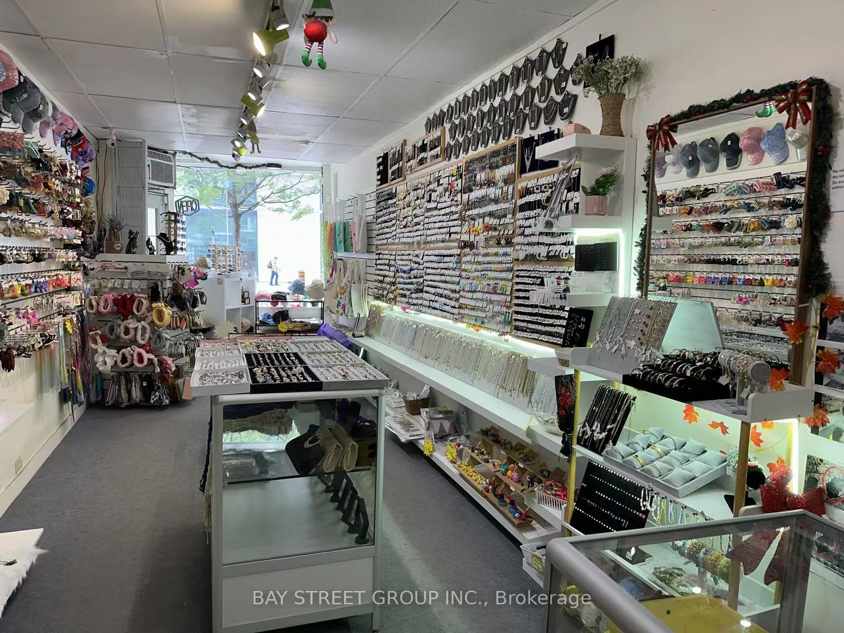 2095.5 Yonge Street Property Photo 4