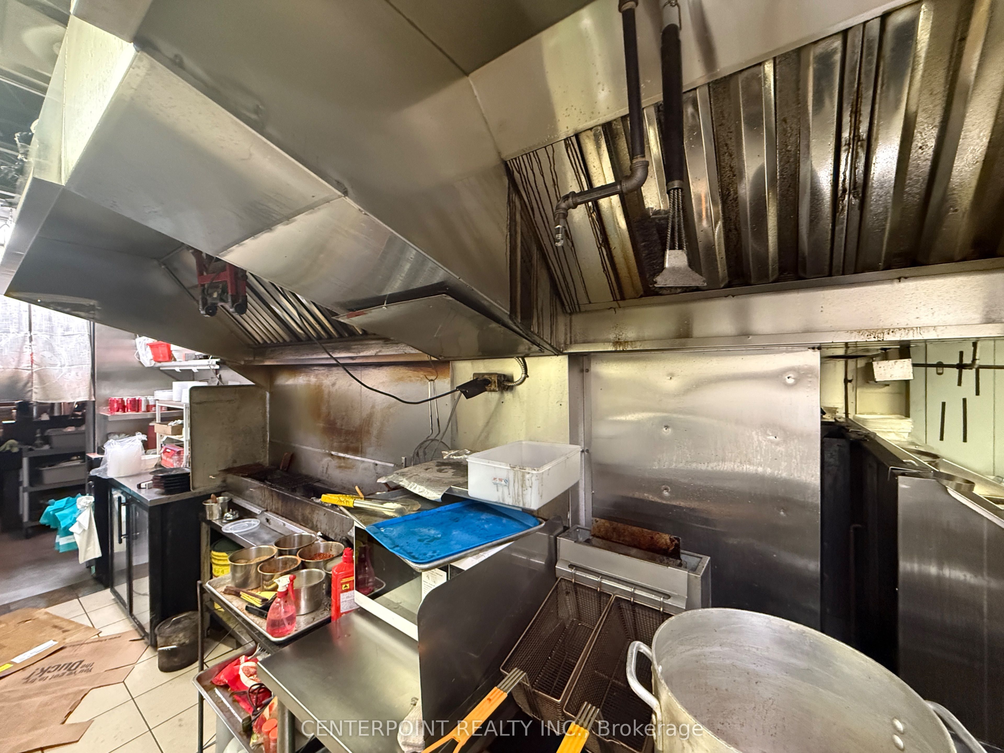 #g10 - 421 Dundas Street Property Photo 8