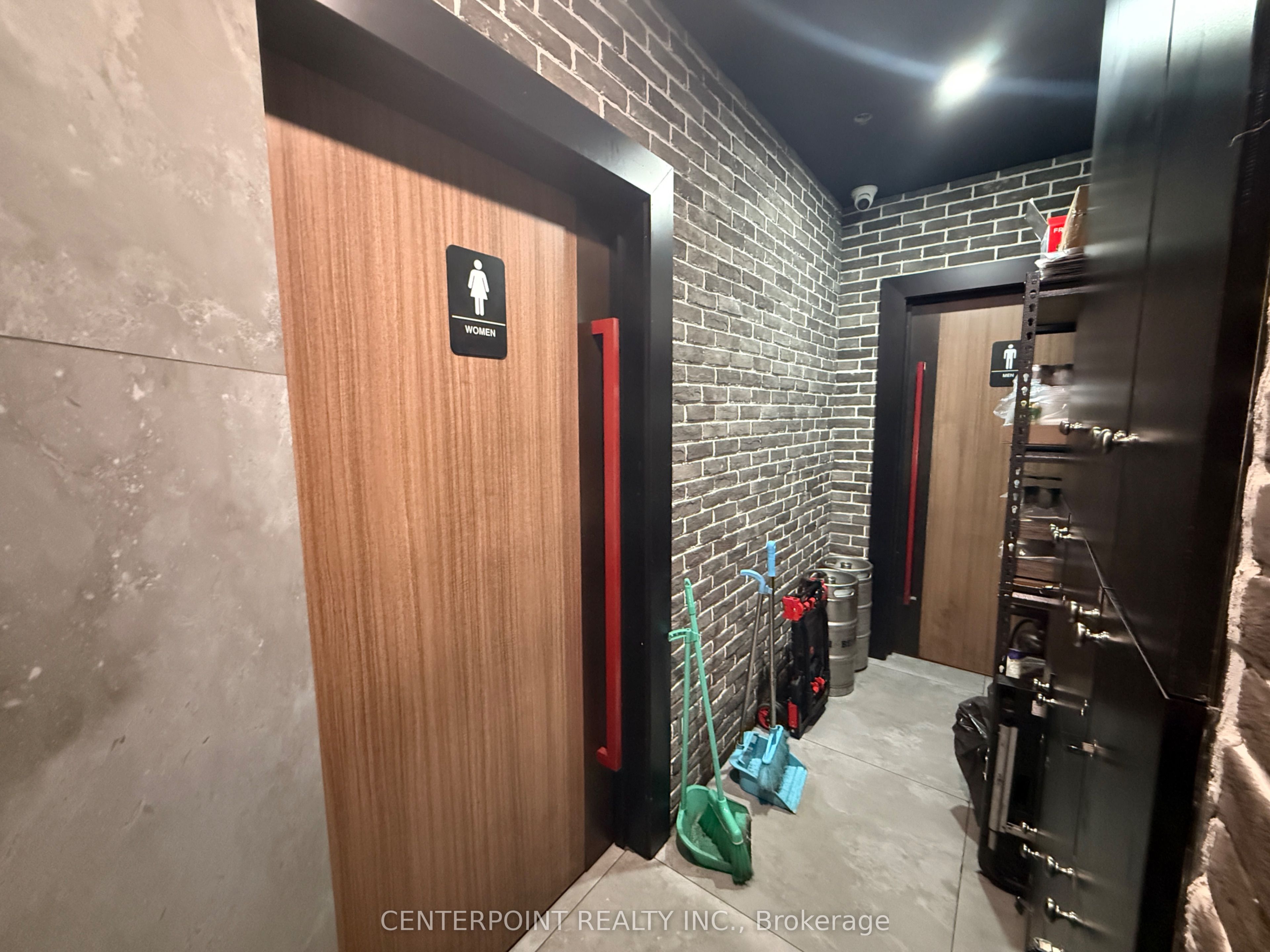 #g10 - 421 Dundas Street Property Photo 10
