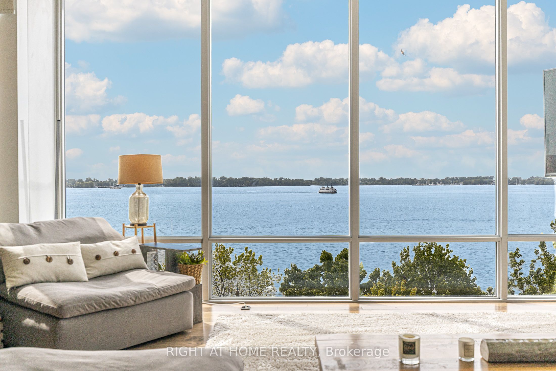 29 Queens Quay 413 Property Photo 1