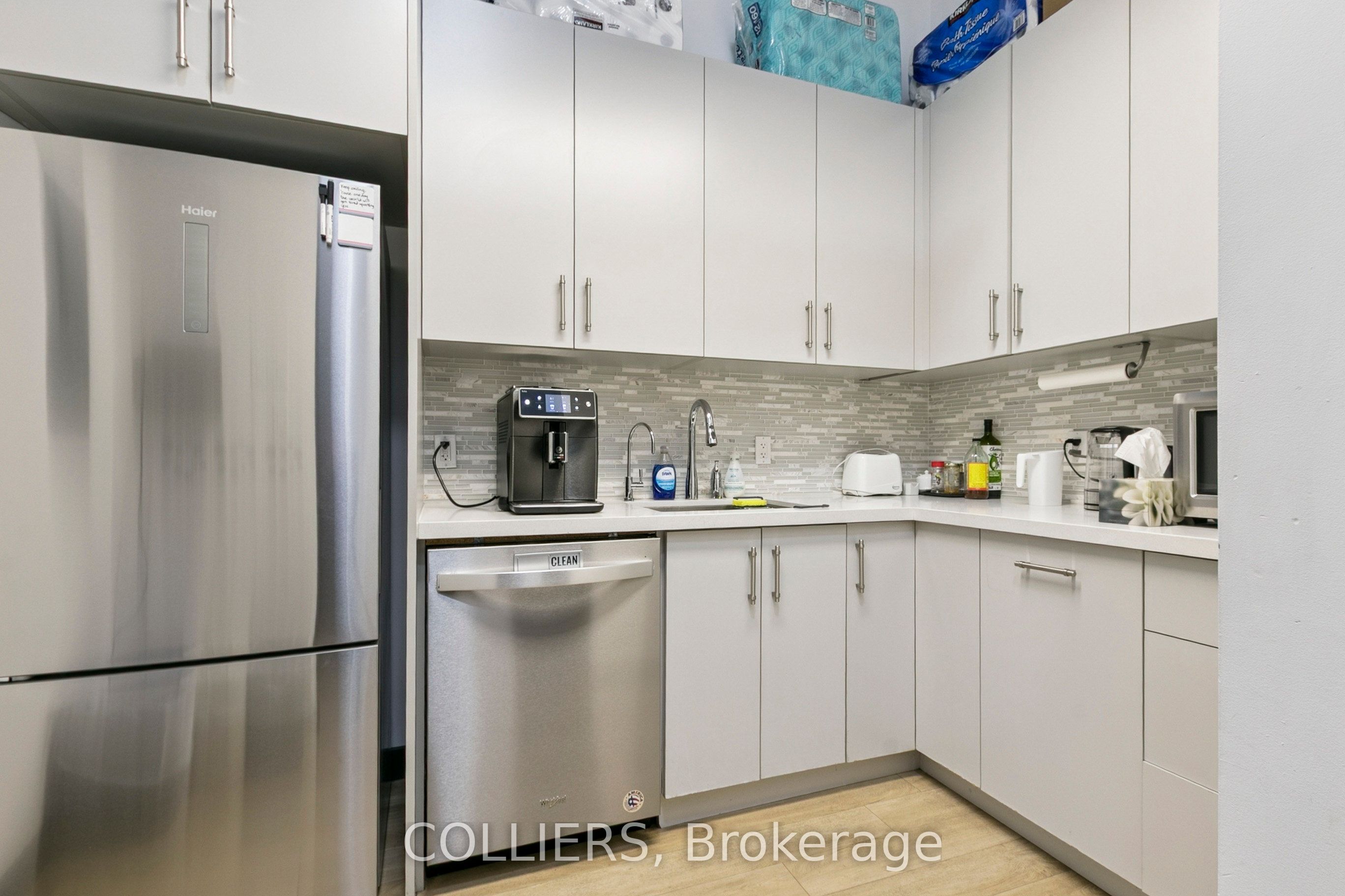287 Macpherson Avenue 202 Property Photo 10