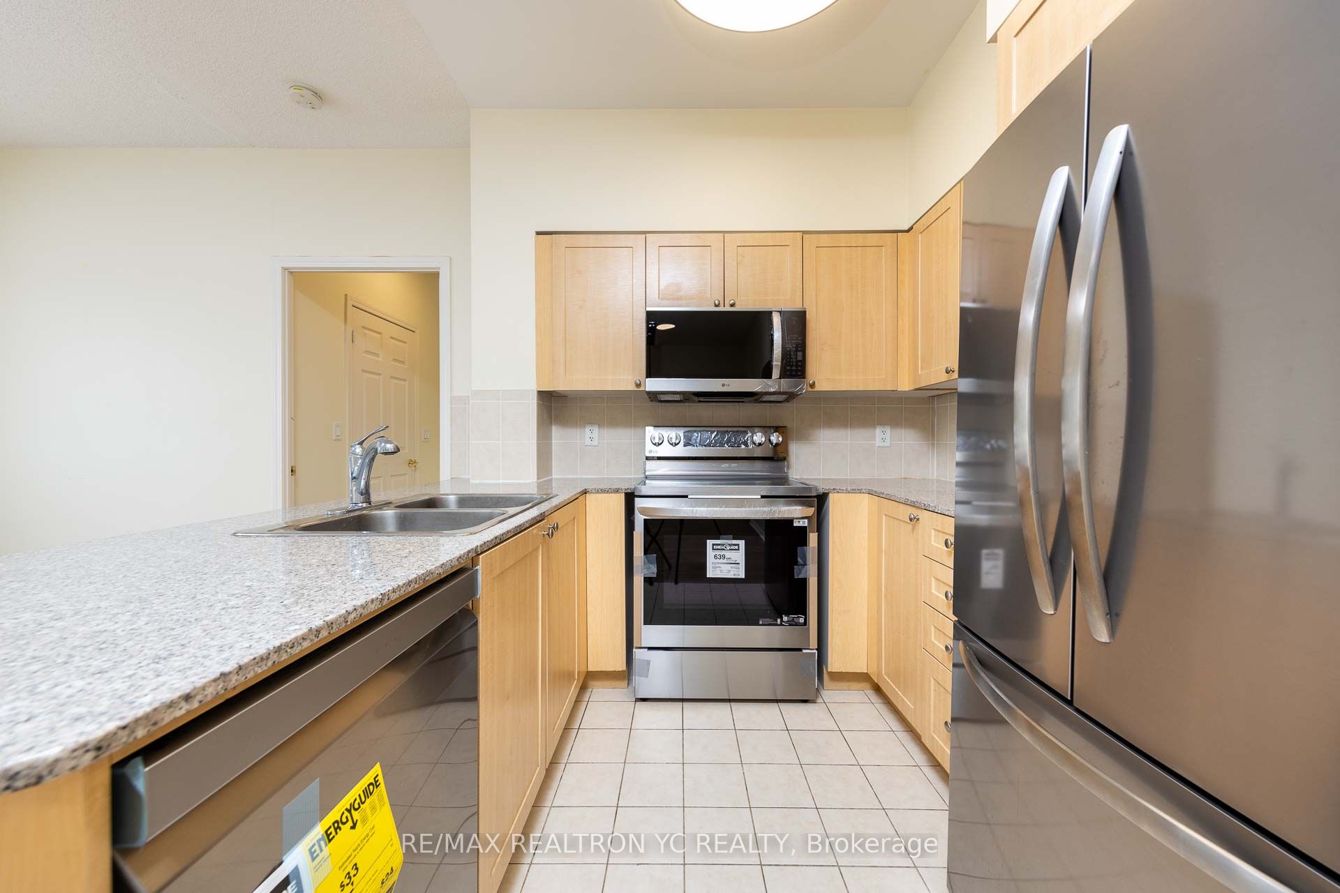 5940 Yonge Street PH16 Property Photo 1