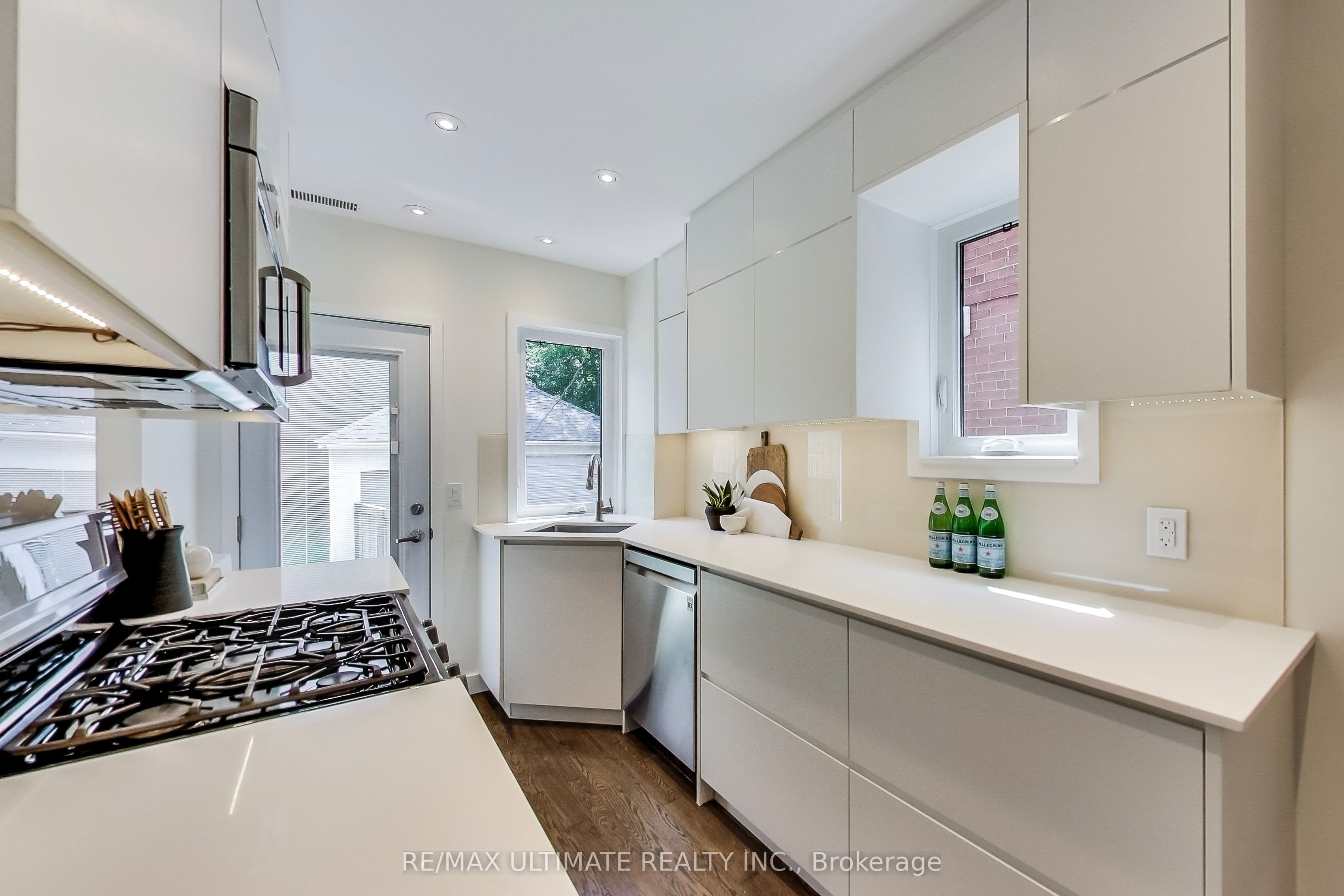 523 Soudan Avenue Property Photo 8