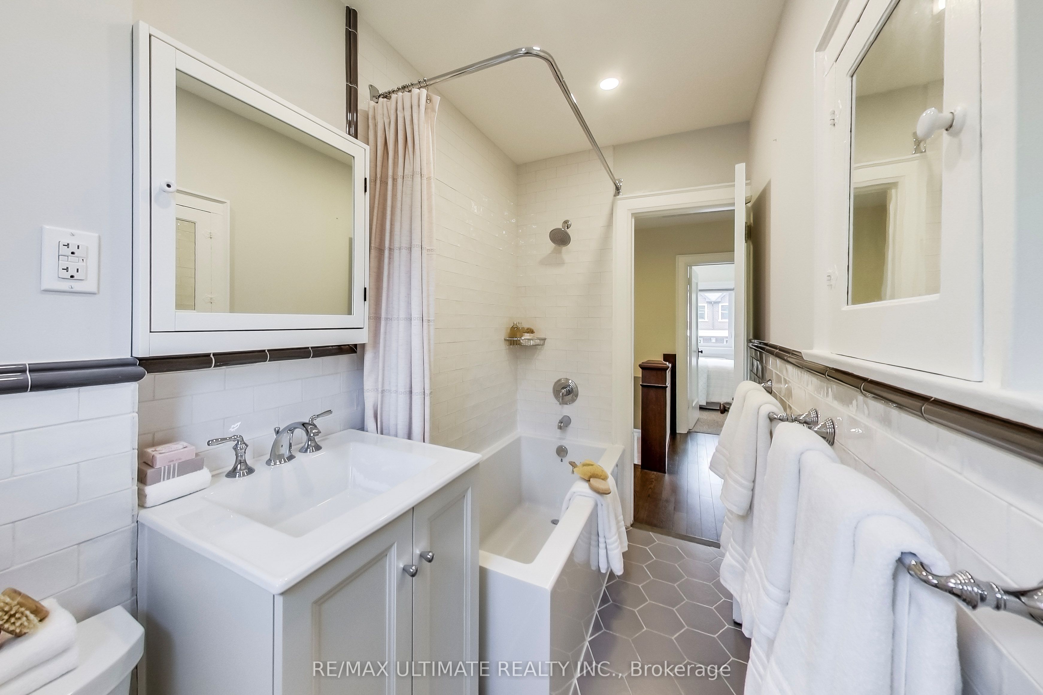 523 Soudan Avenue Property Photo 13