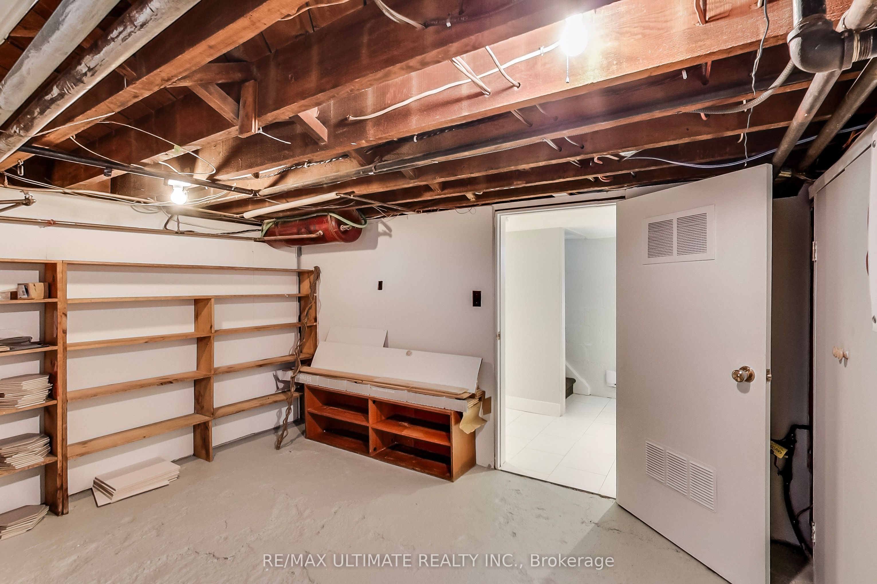 523 Soudan Avenue Property Photo 40