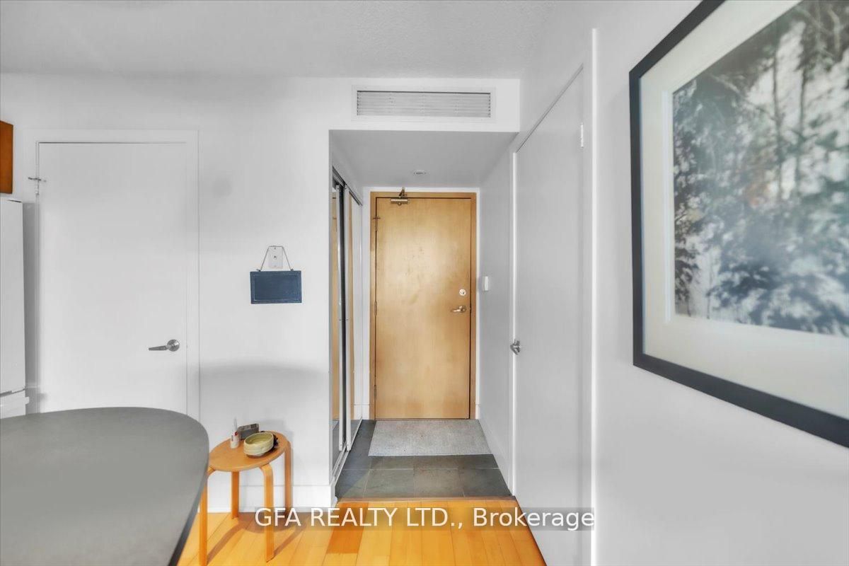 #318 - 550 Queens Quay Property Photo 2