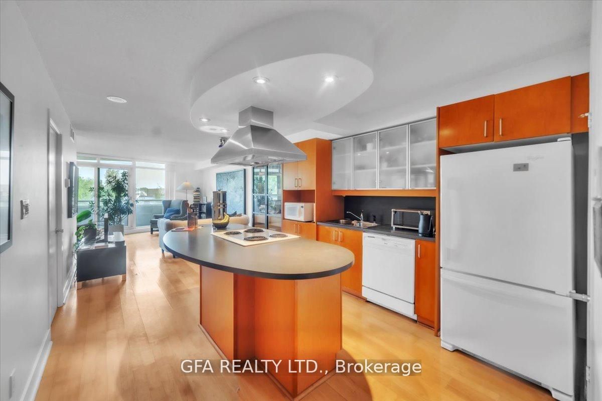 #318 - 550 Queens Quay Property Photo 7
