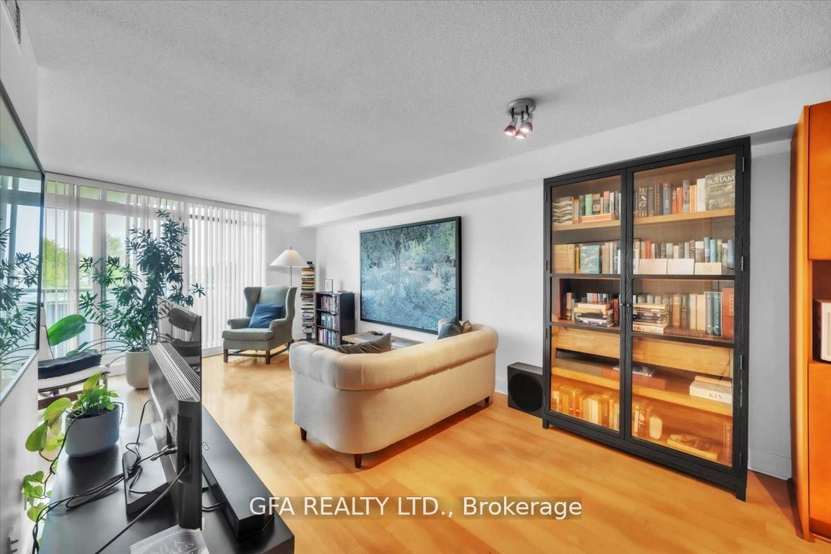 #318 - 550 Queens Quay Property Photo 9