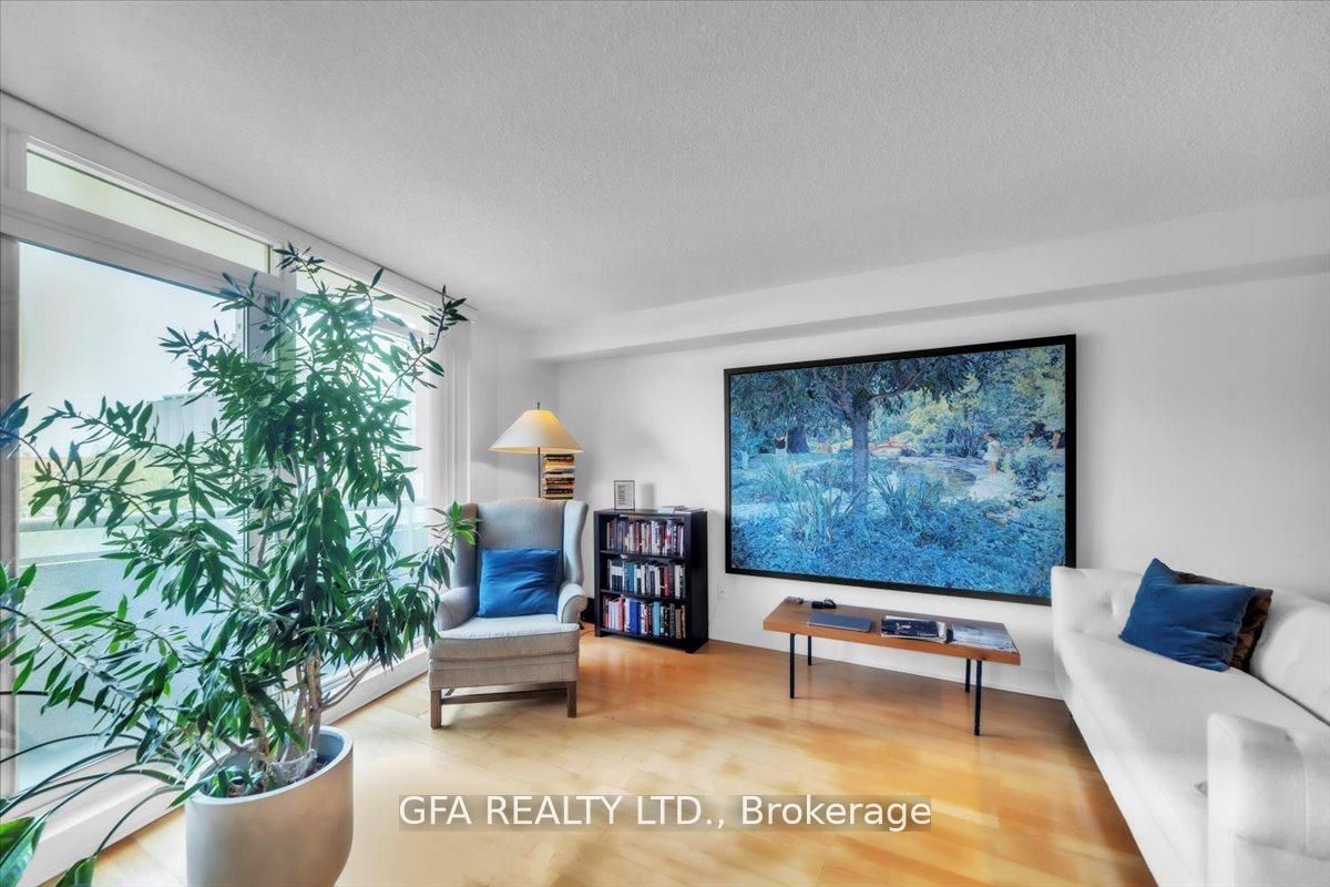 #318 - 550 Queens Quay Property Photo 11