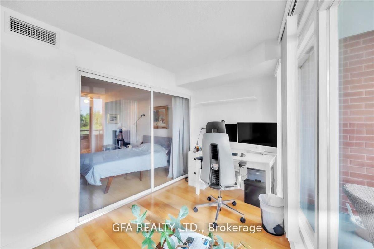 #318 - 550 Queens Quay Property Photo 15