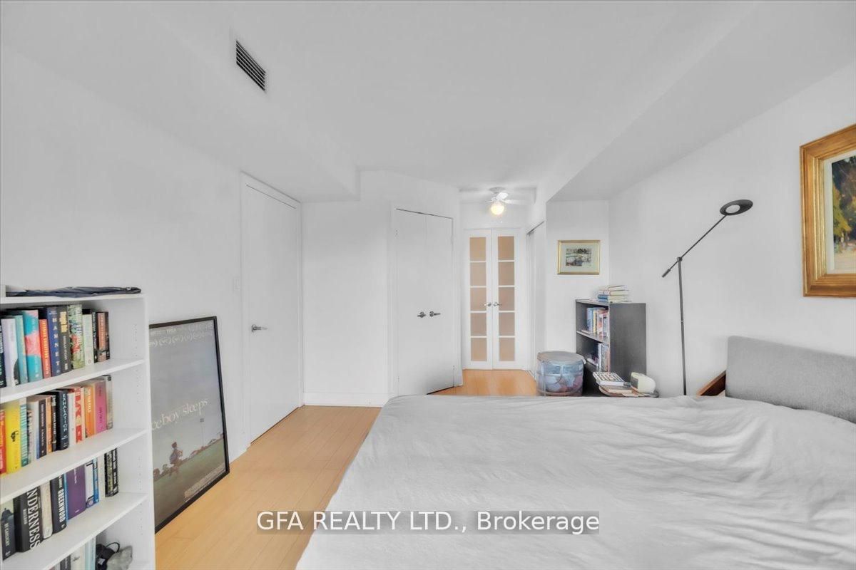 #318 - 550 Queens Quay Property Photo 16