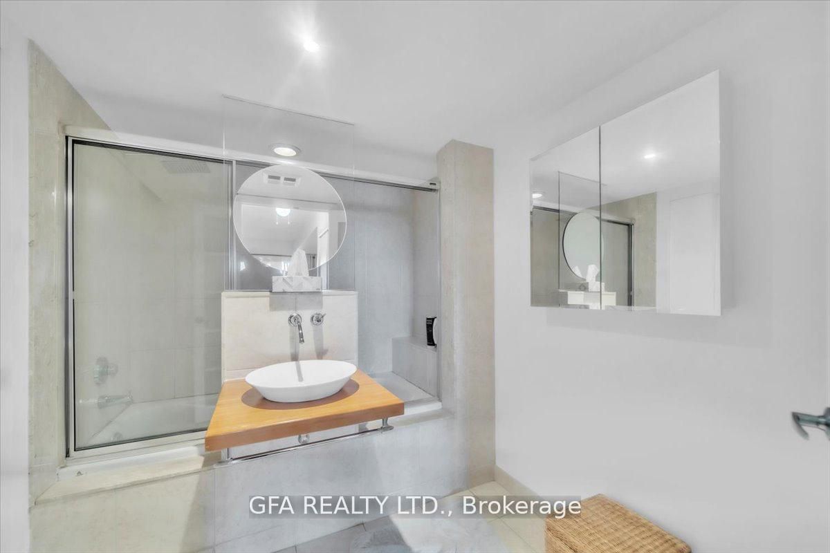 #318 - 550 Queens Quay Property Photo 19