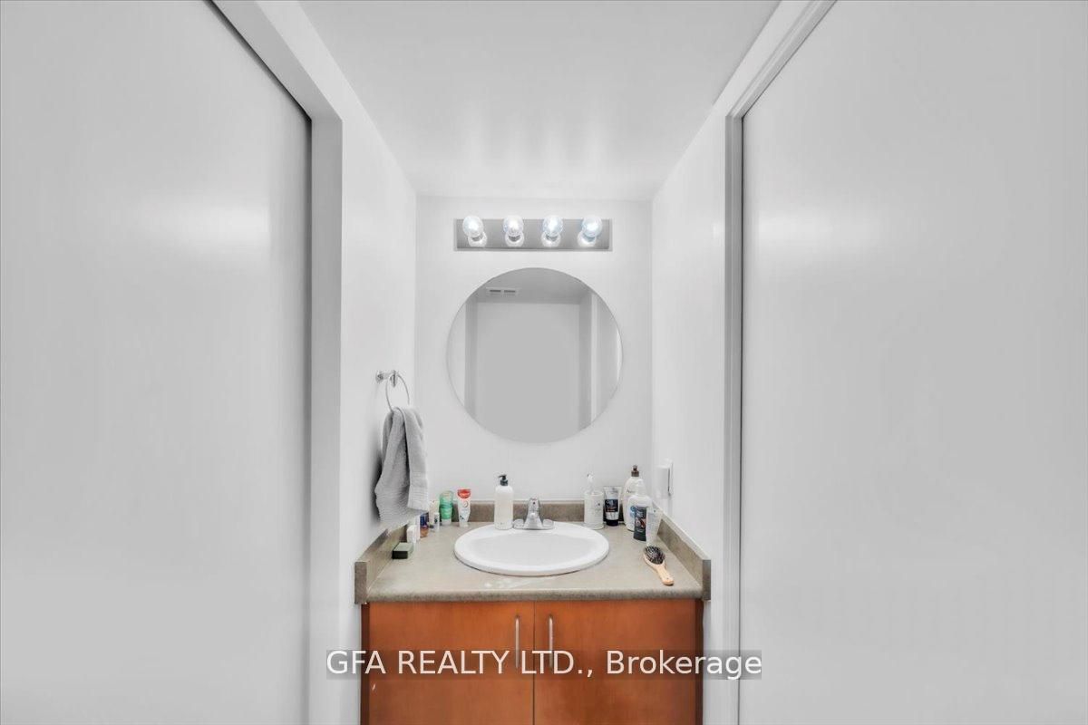 #318 - 550 Queens Quay Property Photo 21
