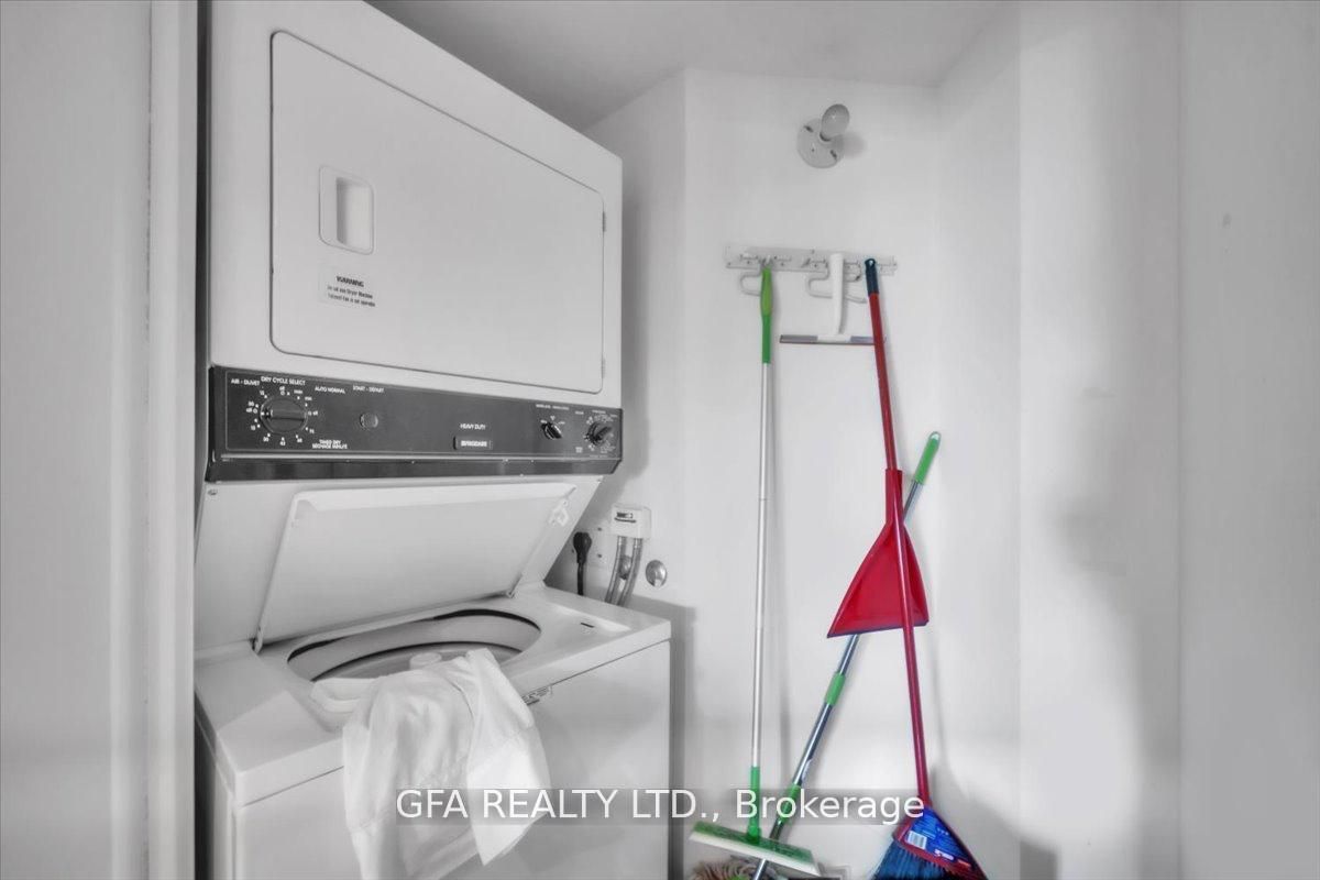 #318 - 550 Queens Quay Property Photo 22